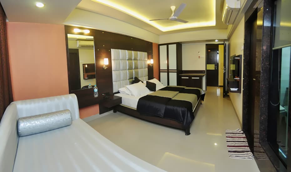 Hotel Poonam-Royal Family Room